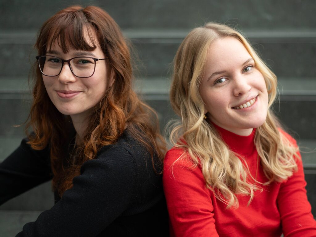 Die Autorinnen Aviana Horvath und Magdalena Hronek