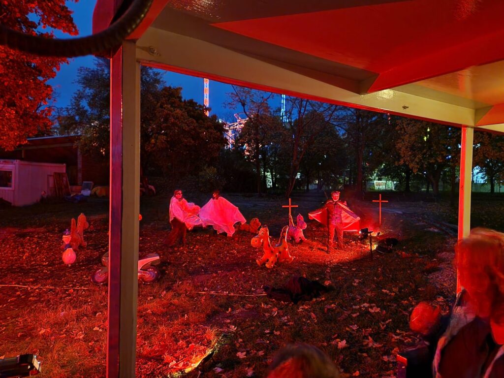 Sicht aus der Bahn auf "Gespenster"